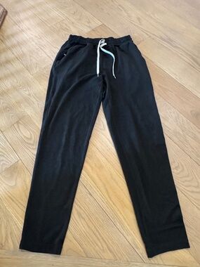 Men's Vuori - Black joggers Size M